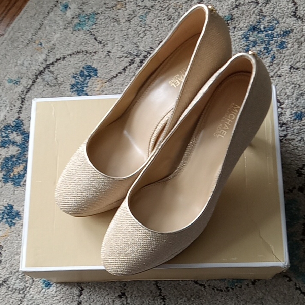 Michael Kors women's pumps-lightly used